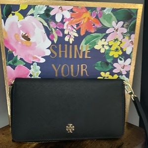 Tory Burch Robinson Zip Continental Wallet Wristlet
